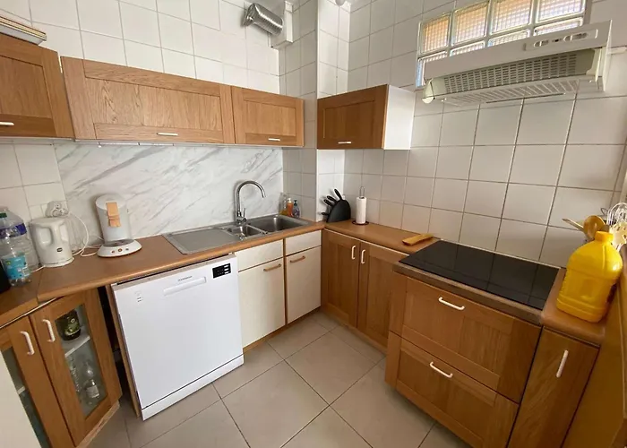 T3 Pour 6 Pers, Vue Et Montagne, Terrasse, Parking, Proche Plage, - Fr-1-81-550 *